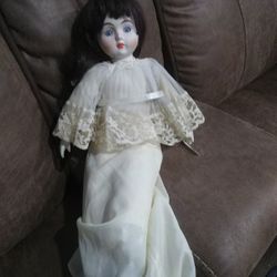 Porcelain doll Wind Up Plays, You Light Up My Life