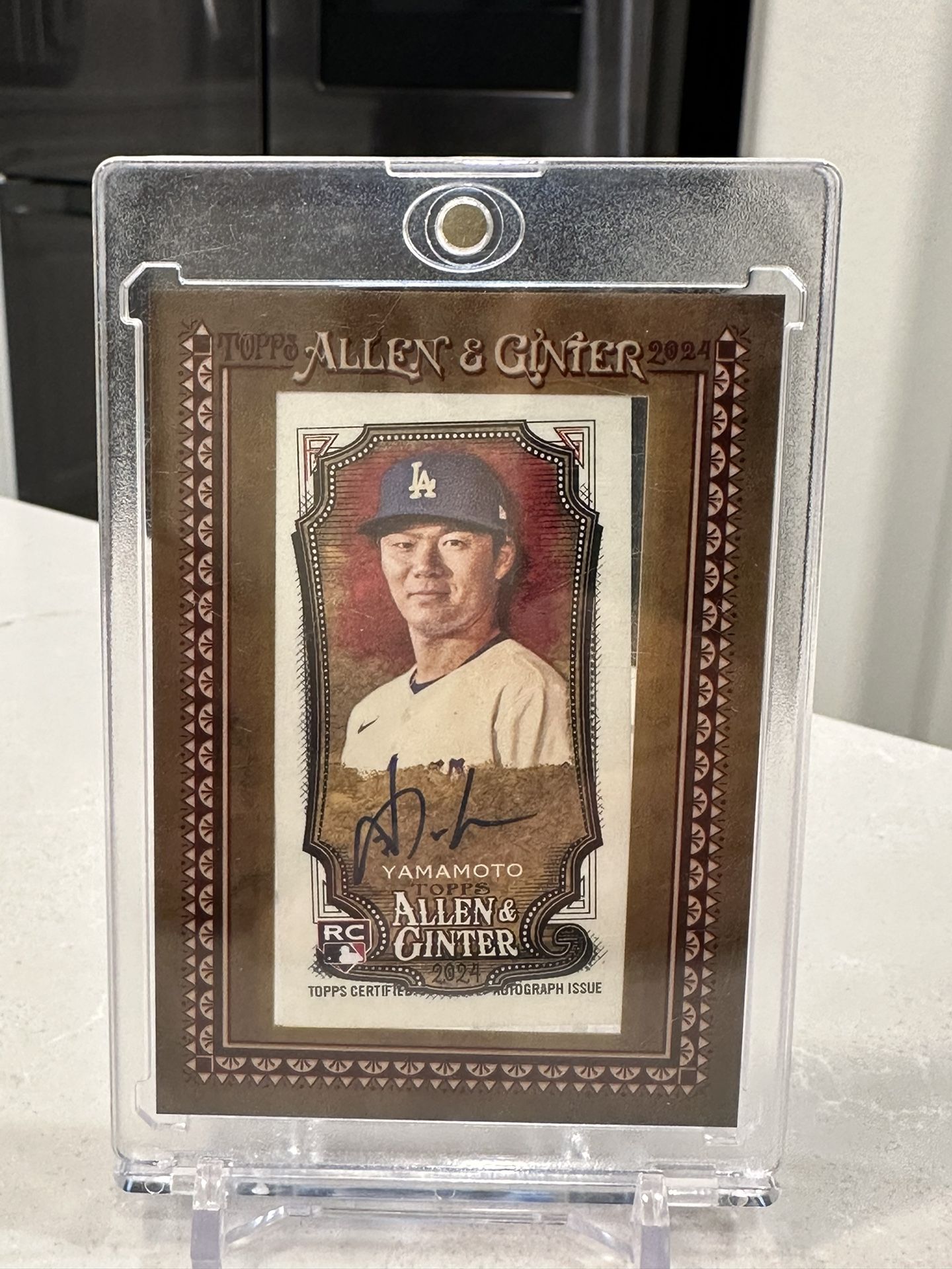 Yoshinobu Yamamoto Autographed Card