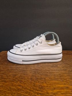 Converse Chuck Taylor All Star Lift Platform Canvas Low-top Sneakers
Women's Size US 6.5