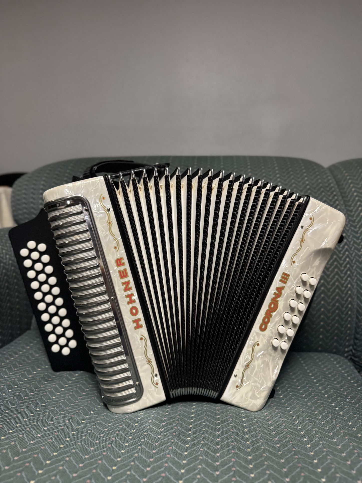 Acordeon Hohner Corona III Do Fa Sib 