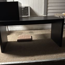 Black desk , escritorio negro