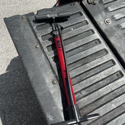 Bell Air Attack 300 18” Floor Bicycle Air Pump 100 Max PSI Works Great!