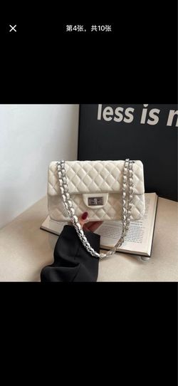 Stylish handbag / fashionable bag. 👜