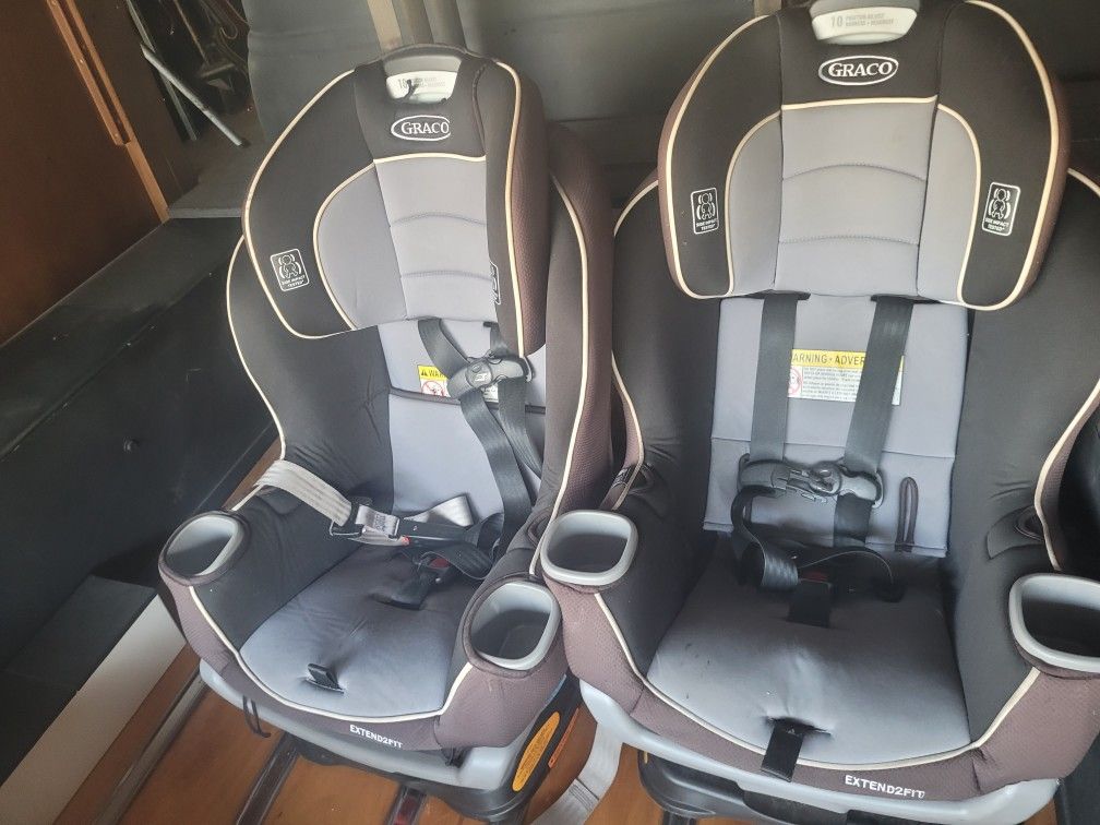two Graco Extend2fit car seats
