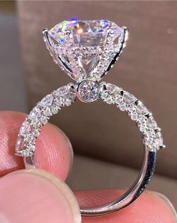 14K White Gold Women Wedding/Engagement Ring 5 Carat Round Crown Moissanite