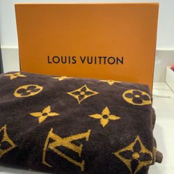 Genuine Louis Vuitton Monogram Classic Beach Towel 100% Authentic! 