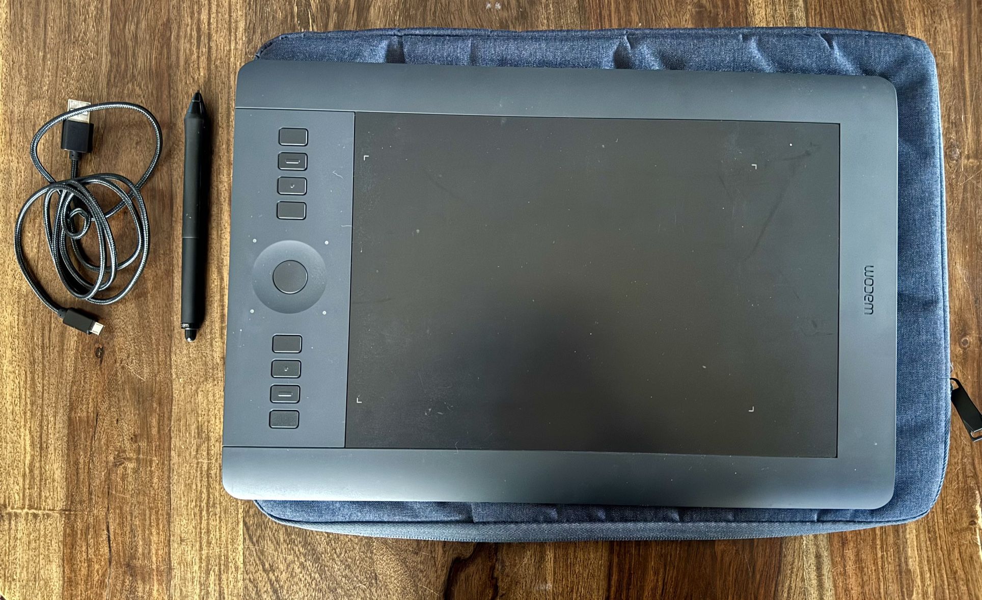 Wacom Intros pro Medium Tablet With Pen And Protective Sleeve