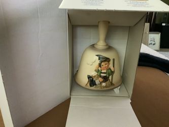 NEW M.J. HUMMEL ANNUAL BELL 1984 IN BAS RELIEF SEVENTH EDITION IN ORIGINAL BOX ( SIZE 5 IN TALL X 4 IN WIDE)
