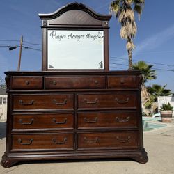 High Quality Wood Dresser 