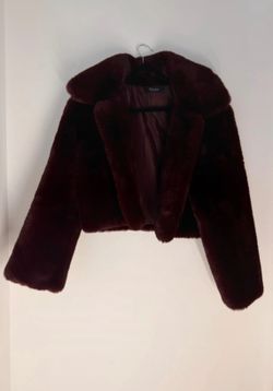 Plush Faux Fur Cropped Jacket in Burgundy