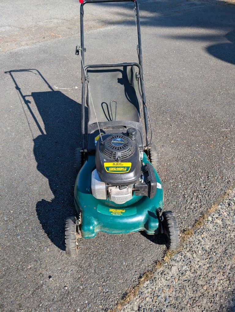 Yard-Man Honda Lawnmower With Bagger Lawn Mower
