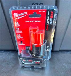 Milwaukee
M12 12-Volt Lithium-Ion XC Extended Capacity 6.0Ah Battery Pack