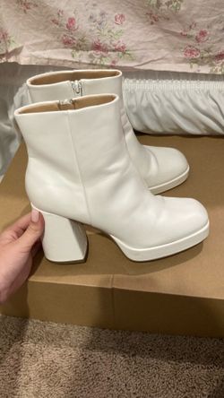 Women’s White Ankle Bootie Faux Leather Round Toe Side Zip Solid US 7.5