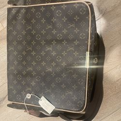 Louis Vuitton Messenger Bag (Excellent Condition)
