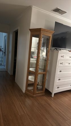 Locking cabinet