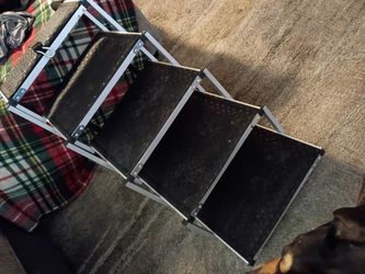 Adjustable dog stairs