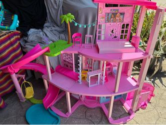 BEAUTIFUL BARBIE HOUSE