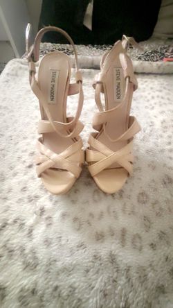 STEVE Madden Beige Patent Leather Heels