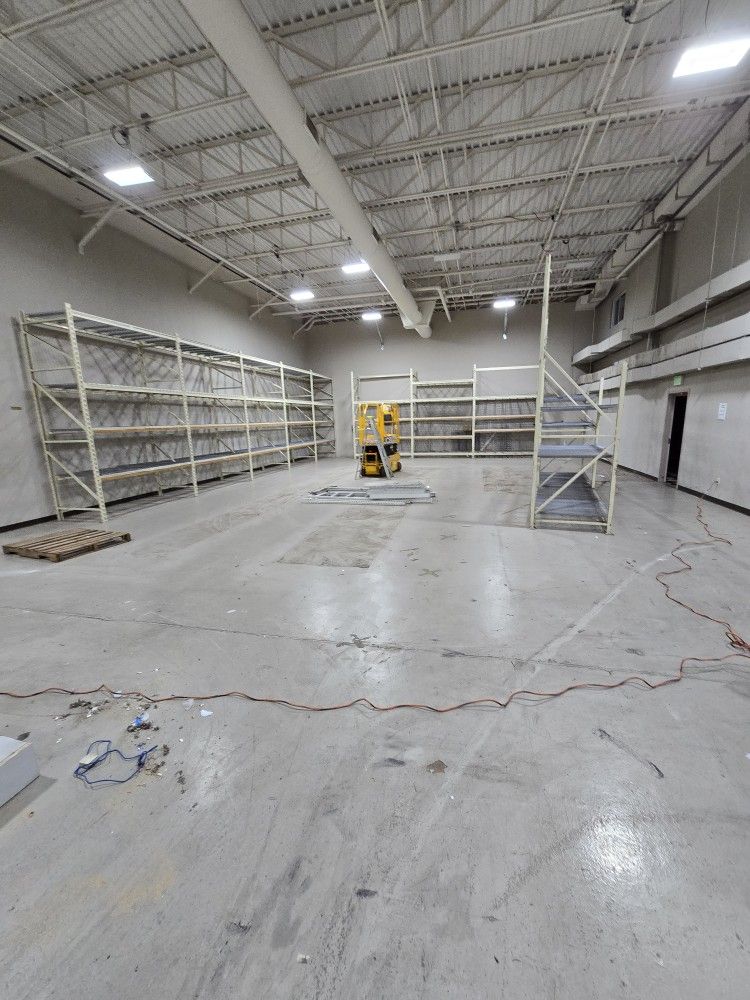 Warehouse pallet racks