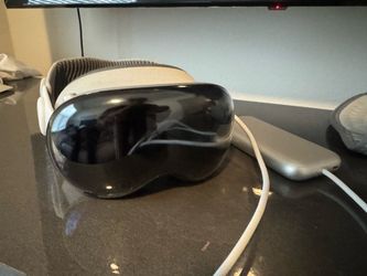 Apple Vision Pro Headset with Battery