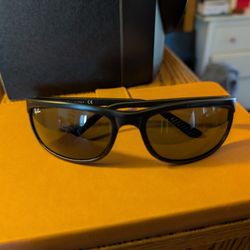 Ray-Ban Predator 2 Sunglasses (Matte Black / G-15 Green) *LIKE NEW*