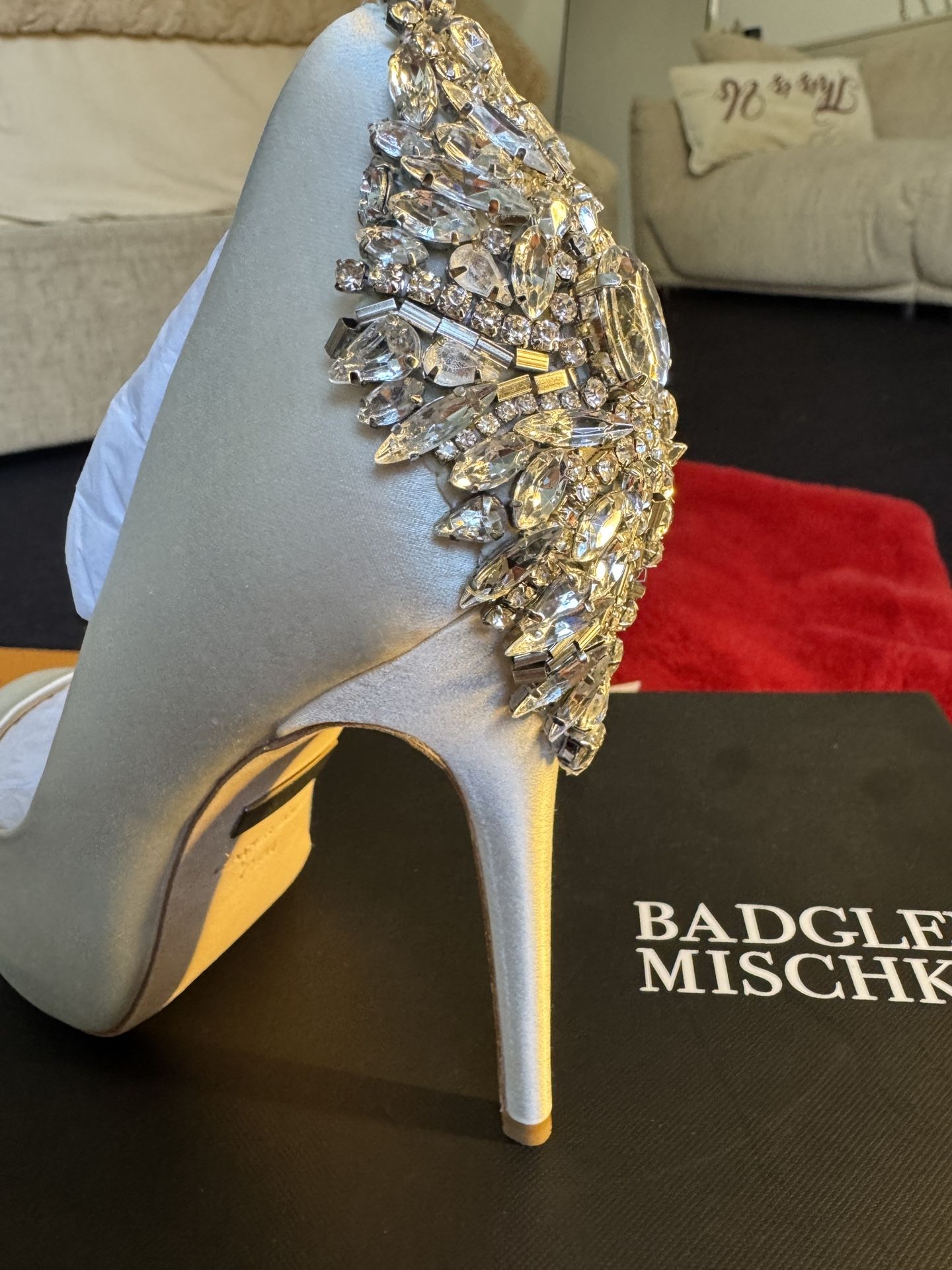 : Brand New Badgley Mischka White Satin Heels – Size 7.5