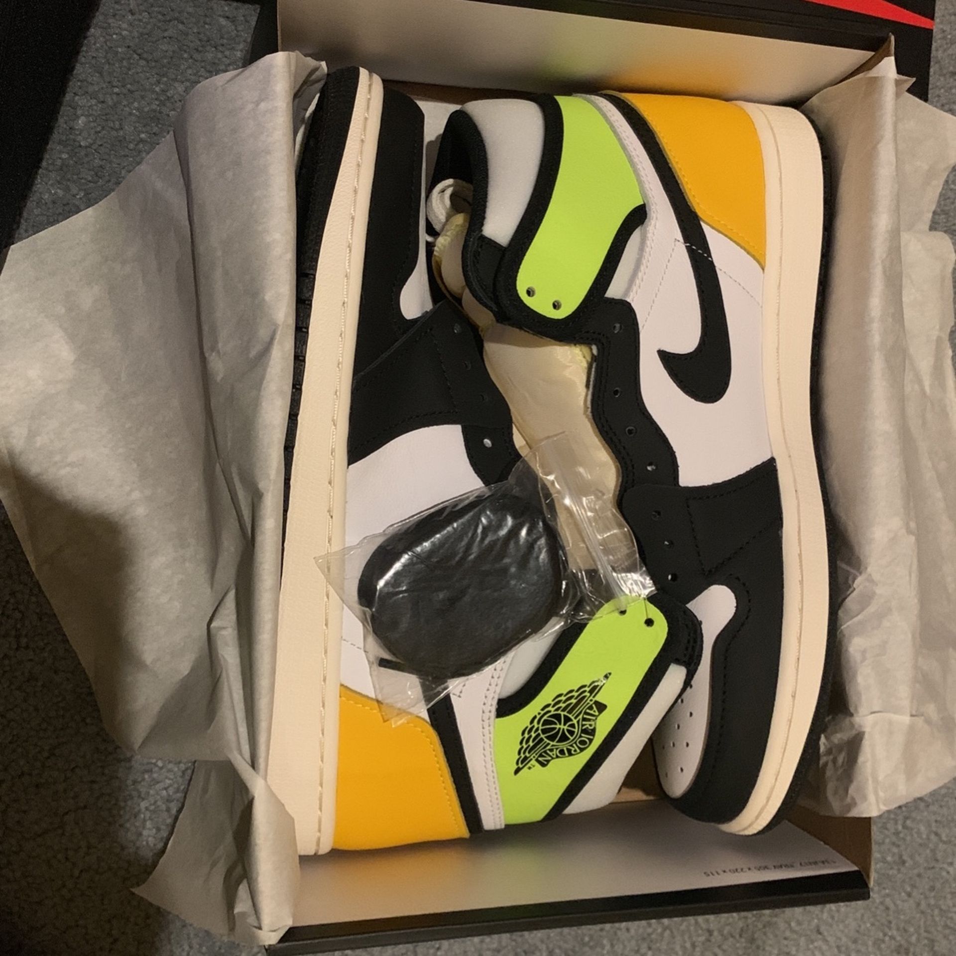 Jordan 1 Volt Gold Size 9.5