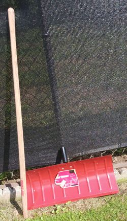 NEW TRUE TEMPER STEEL SNOW PUSHER DOUBLE CLICK ON PICS 2 SEE ENTIRE SHOVEL & INFO