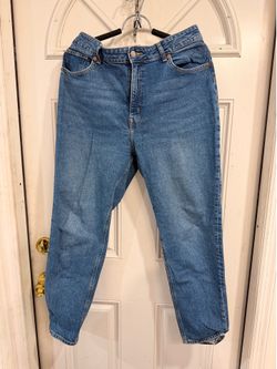 Women’s Light Wash Mom Jeans – Size 12 – High Waist Denim