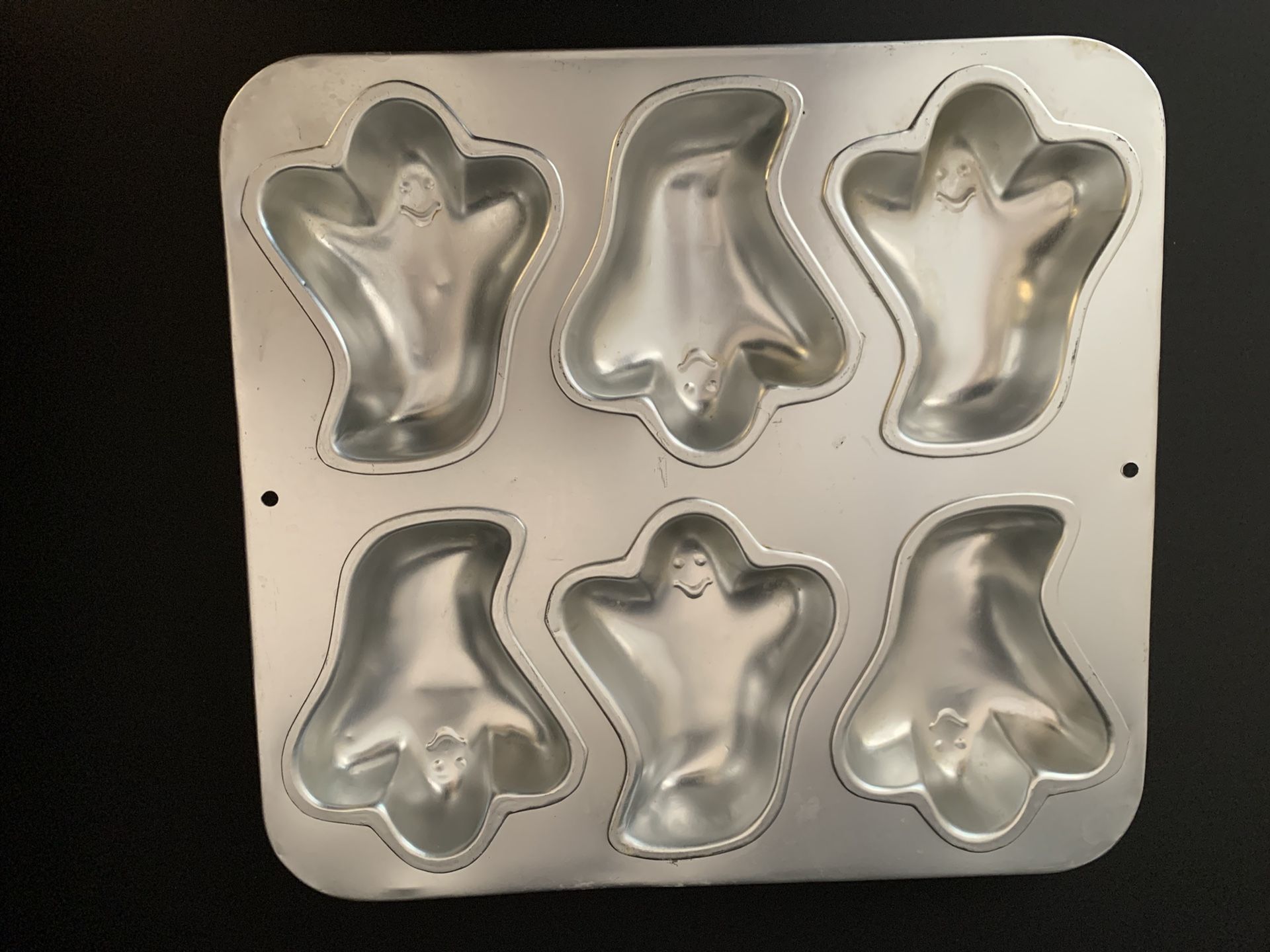Wilton Mini Ghost Pan 2105-3845 Vintage Retired 1991 6 Ghost Molds
