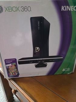 XBOX 360 KINECT  4GB