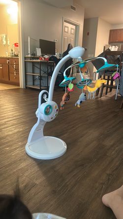Tiny Love Stand Mobile (Like New + Extra Black & White Mobile)