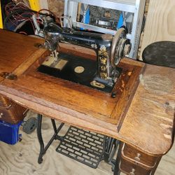 Antique Wheeler & Wilson D9 Sewing Machine