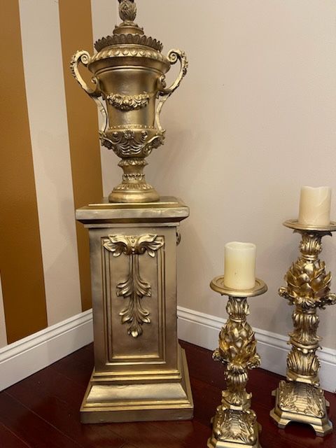 Beautiful four pieces decoration with candle holder include