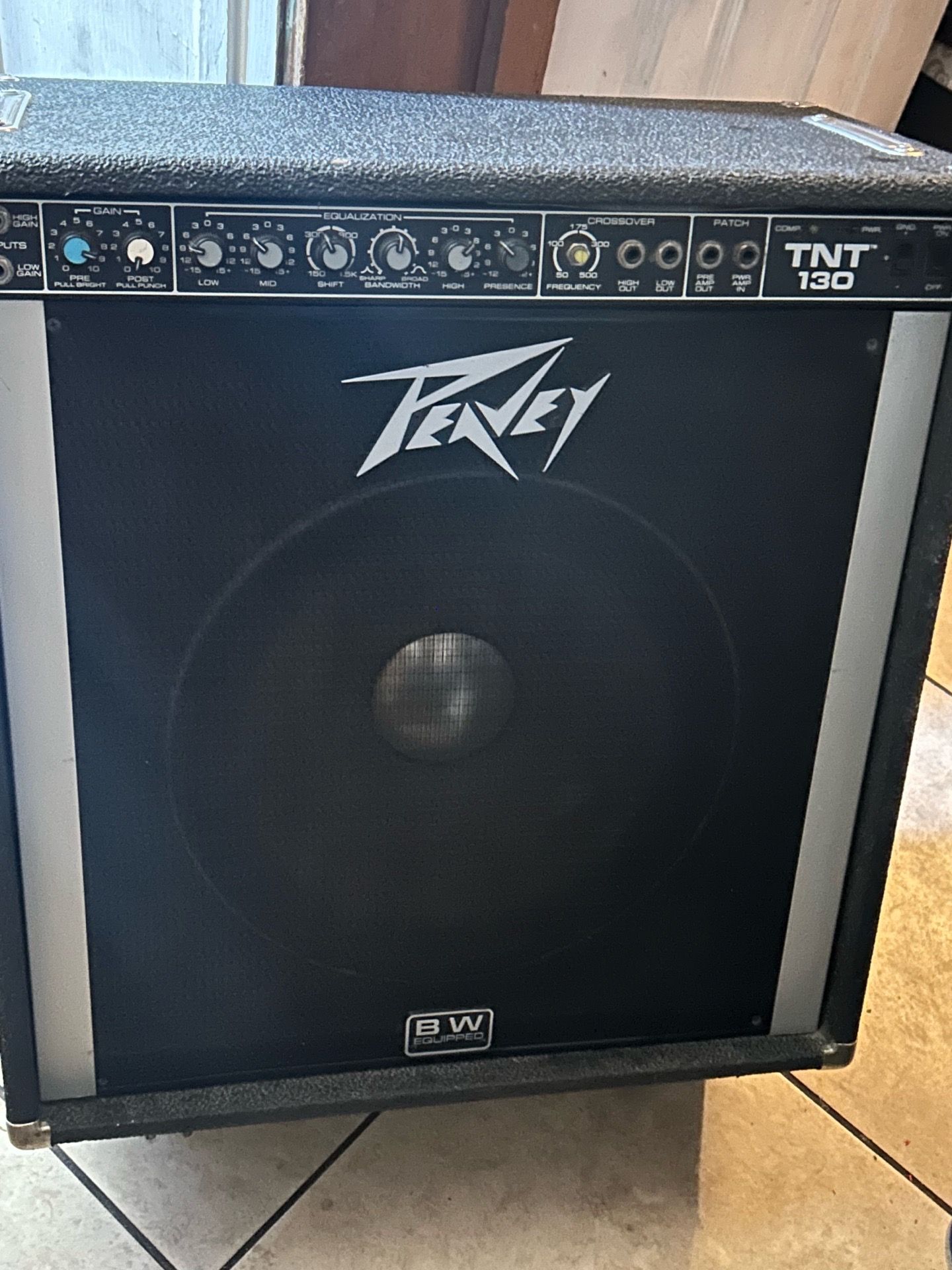 Peavey TNT,130, vintage ,es husado ,es grande bosina de 15”