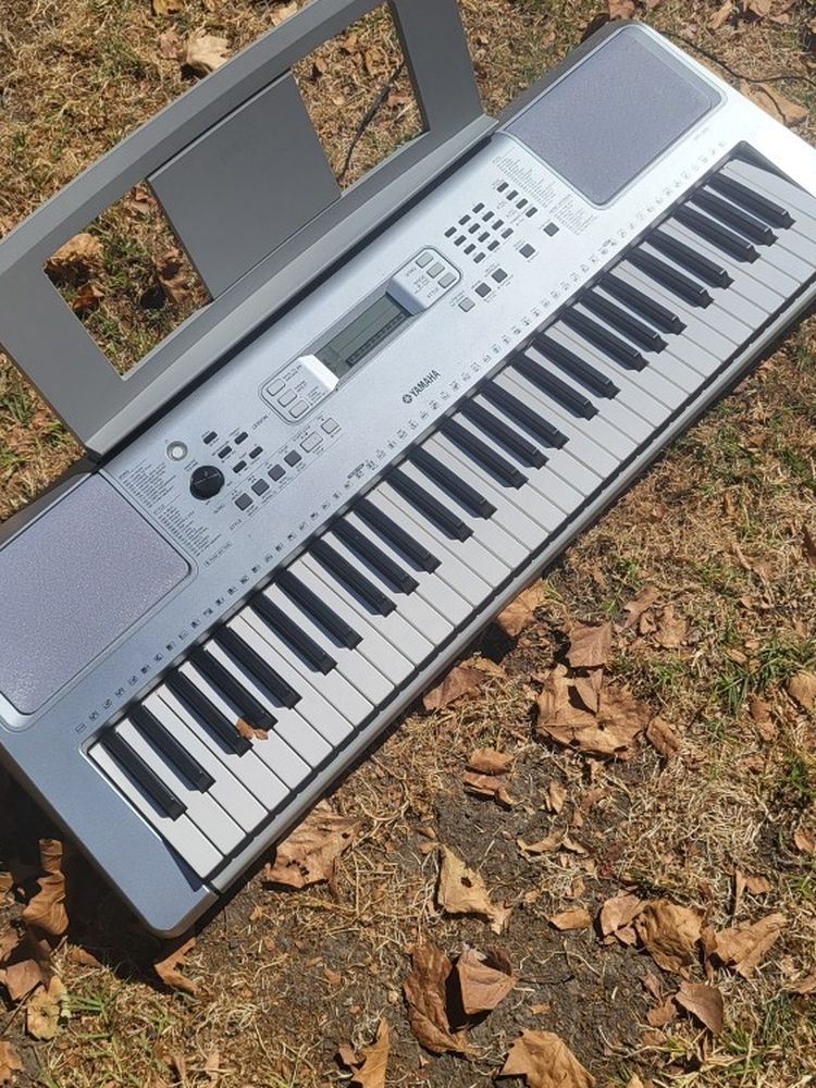 Yamaha Digital Keyboard Piano Synthesizer YPT-360