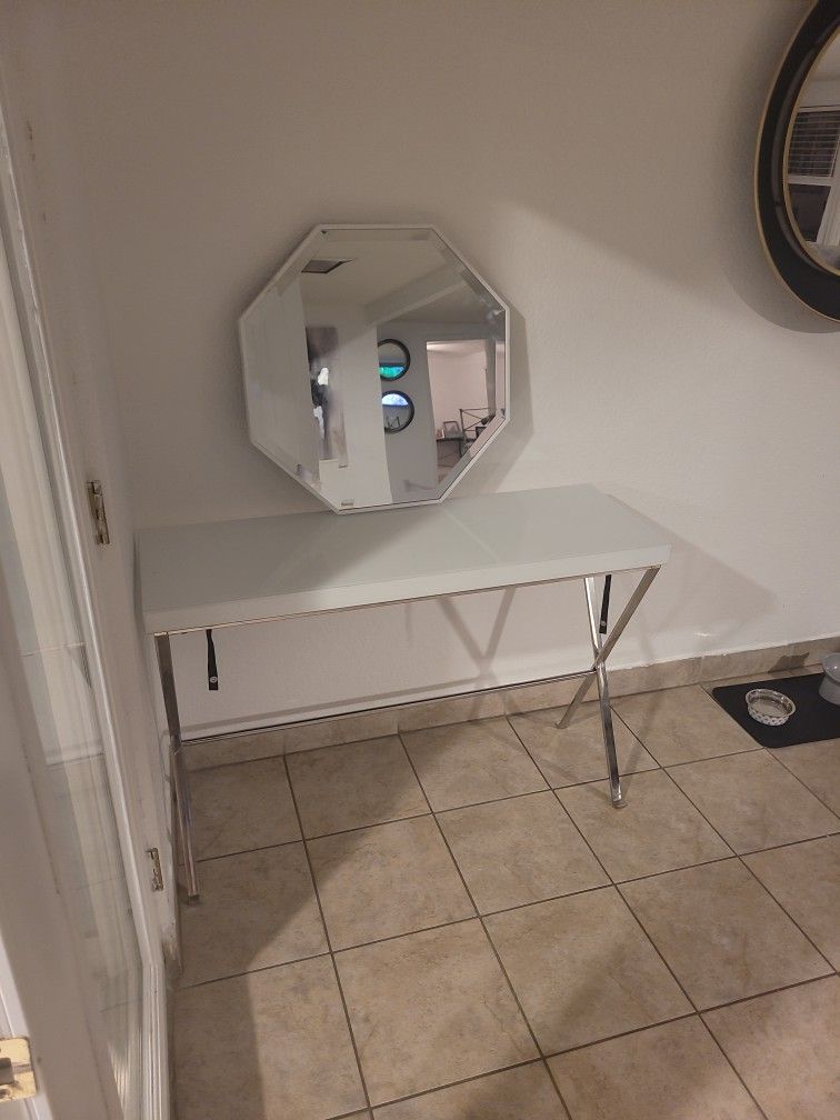 Entry Table W/ Mirror