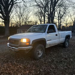 2005 GMC Sierra 2500HD 4x4 – 6.0 / 4L80 – Solid Work Truck (Salvage) 