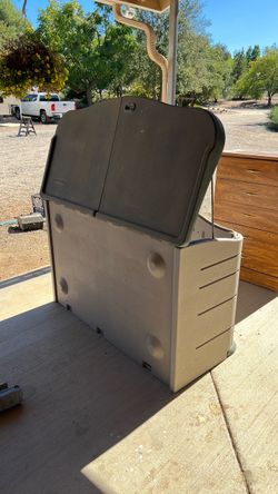 Rubbermaid Storage Unit