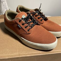 Etnies Shoes.  Size 11