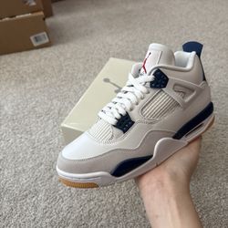 Jordan 4 Retro  Size 9.5M