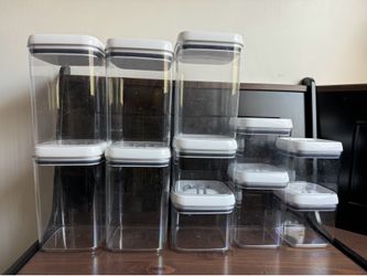 Dry food storage containers