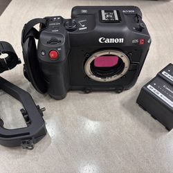 Canon C70 one used+Two original Canon batteries