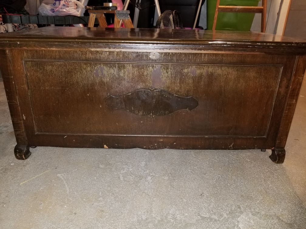 Antique chest with key from 1928