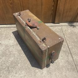 Antique WW II Case. 