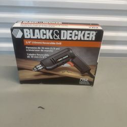 BLACK & DECKER 7152 TYPE 2 CORDED REVERSIBLE DRILL 3/8". Very gently used in  excellent condition comes with the chuck and one bit.