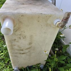 TANQUE DE AGUA PARA BOTE CON LA BONBA LISTO PARA INTALAR $100 LLAMA 954@549@7221