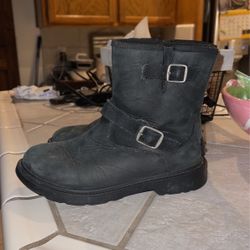 UGG BOOTS GENTLY USED KIDS SIZE 3