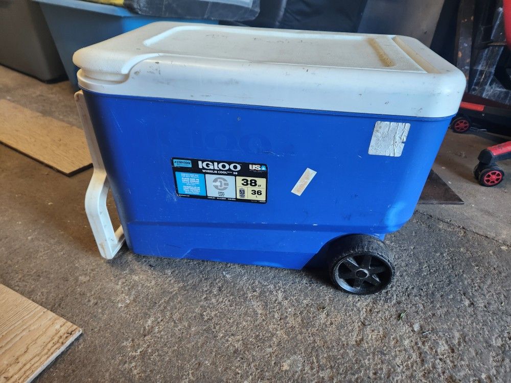Igloo Wheelie Cooler 38qt
