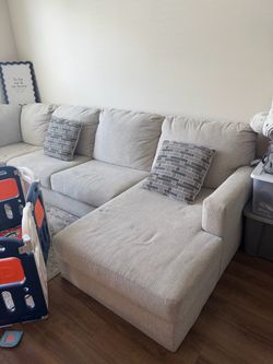 Light Gray Sectional Sofa with Chaise